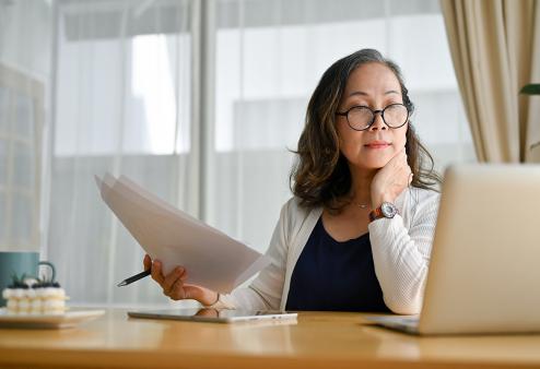 Woman with glasses looking at the computer