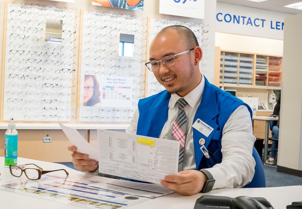 6 Things Your Optician Can Do Besides Help You Find New Frames