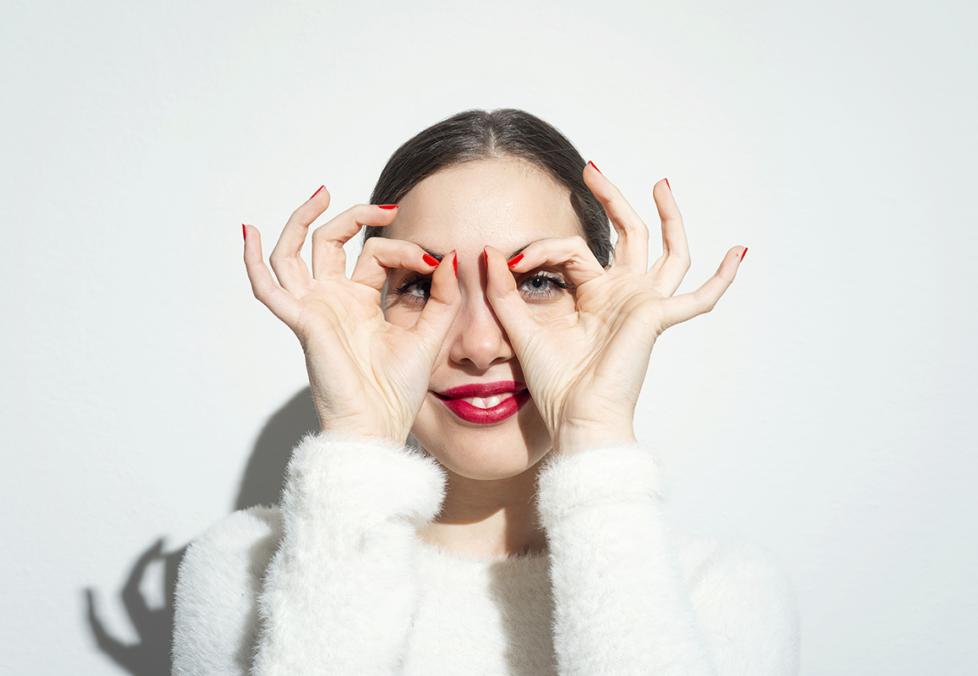 Woman using her hands as pretend glasses