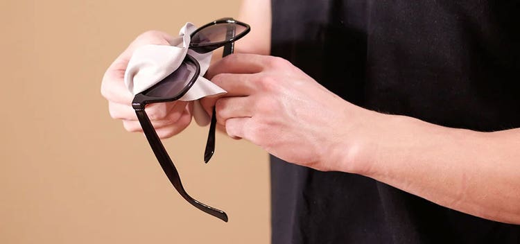 How to Clean Glasses