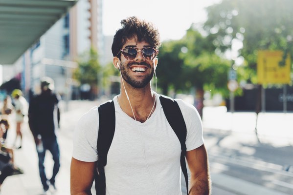 guy wearing sunglasses smiling at camera-600x400-bf06395.jpg